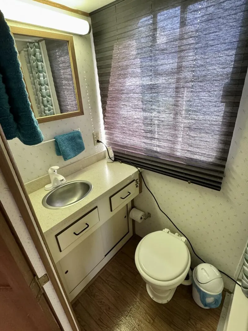 Slide: The Image of Gibson 37 Sport Series 1995 - 5686482