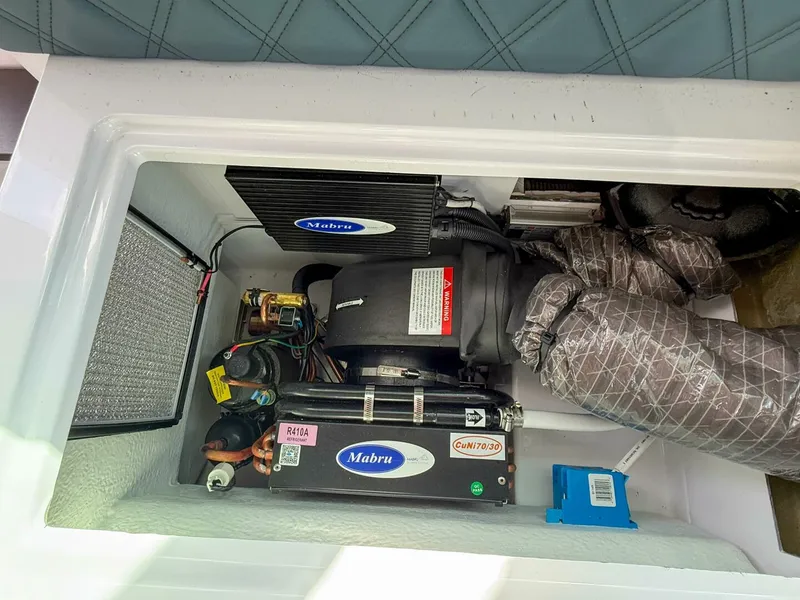 Slide: The Image of Axopar 37 XC AFT CABIN 2023 - 5687485