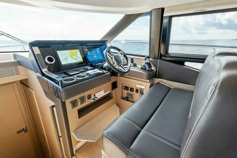 Slide: The Image of Prestige 460 Flybridge 2023 - 5687402