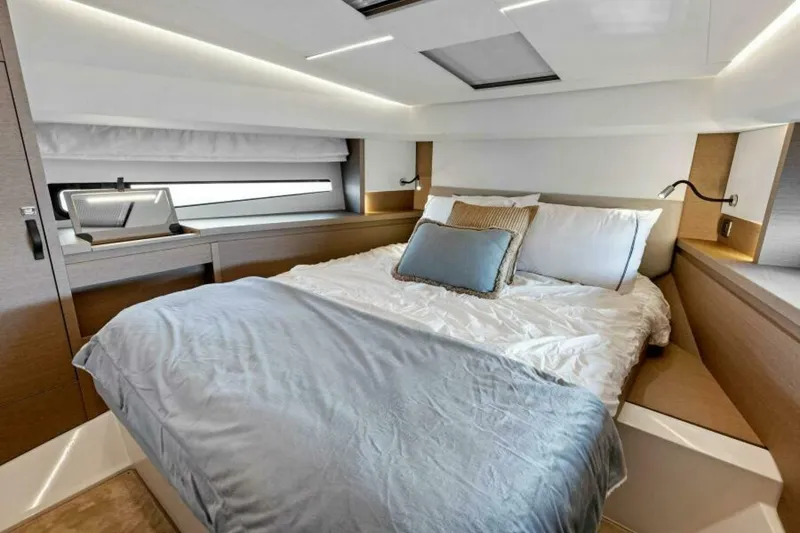 Slide: The Image of Prestige 460 Flybridge 2023 - 5687389