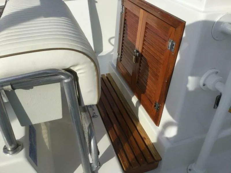 Slide: The Image of Custom 28 CC 1982 - 5687885