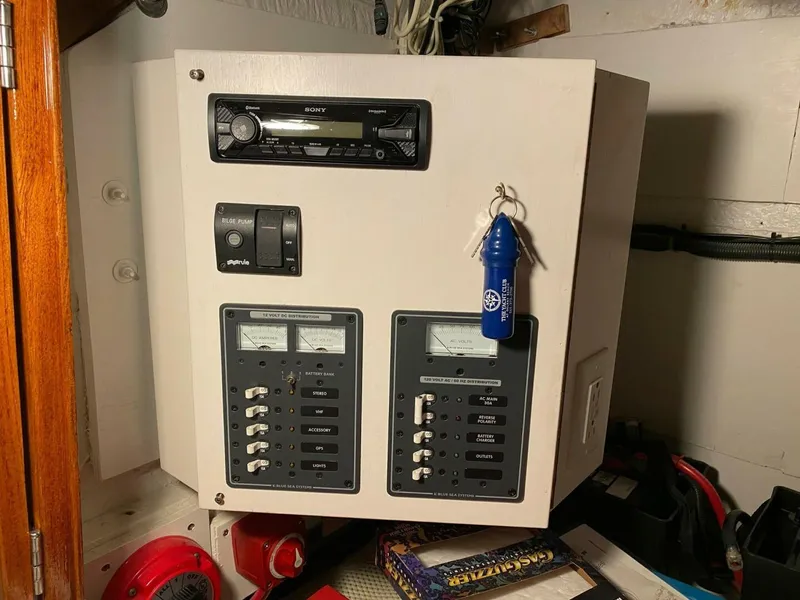 Slide: The Image of Custom 28 CC 1982 - 5687837