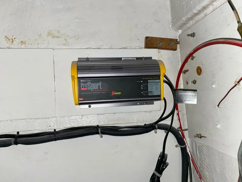 Slide: The Image of Custom 28 CC 1982 - 5687838