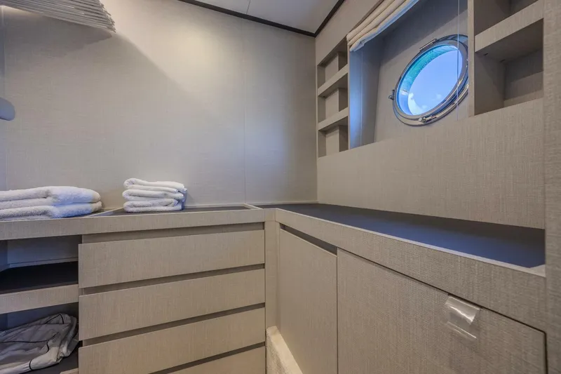 Slide: The Image of Azimut S8 2023 - 5688166