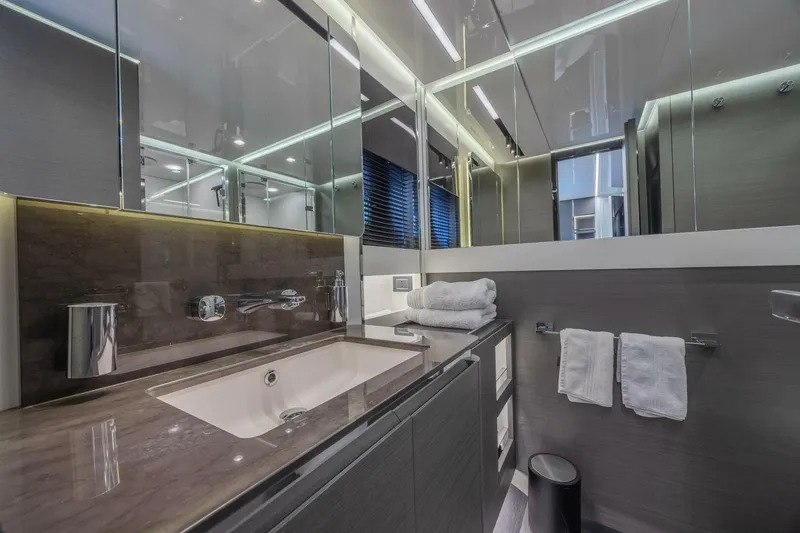 Slide: The Image of Azimut S8 2023 - 5688167