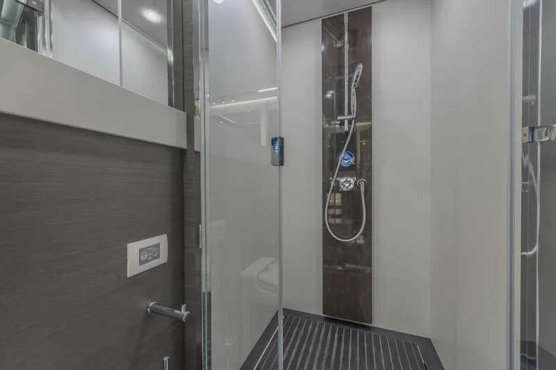 Slide: The Image of Azimut S8 2023 - 5688169