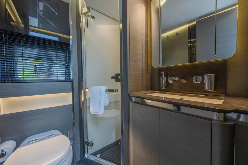 Slide: The Image of Azimut S8 2023 - 5688173