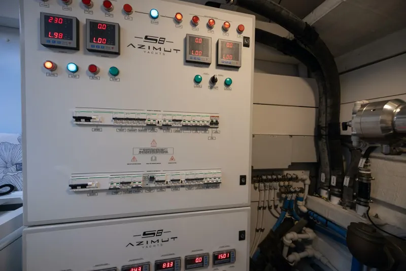 Slide: The Image of Azimut S8 2023 - 5688183