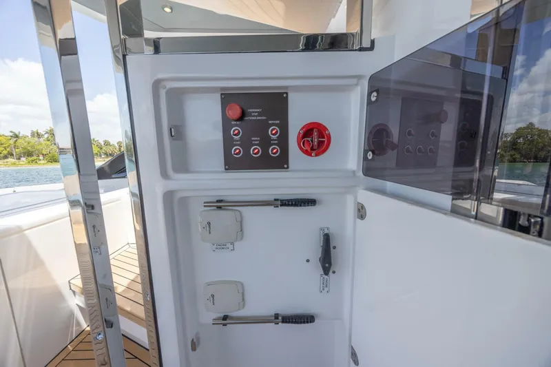 Slide: The Image of Azimut S8 2023 - 5688185