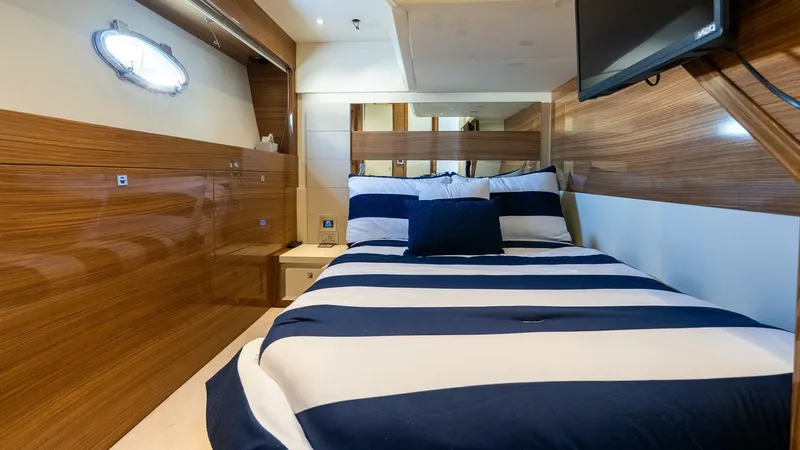 Slide: The Image of Uniesse 55S 2011 - 5688020