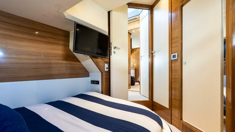 Slide: The Image of Uniesse 55S 2011 - 5688021