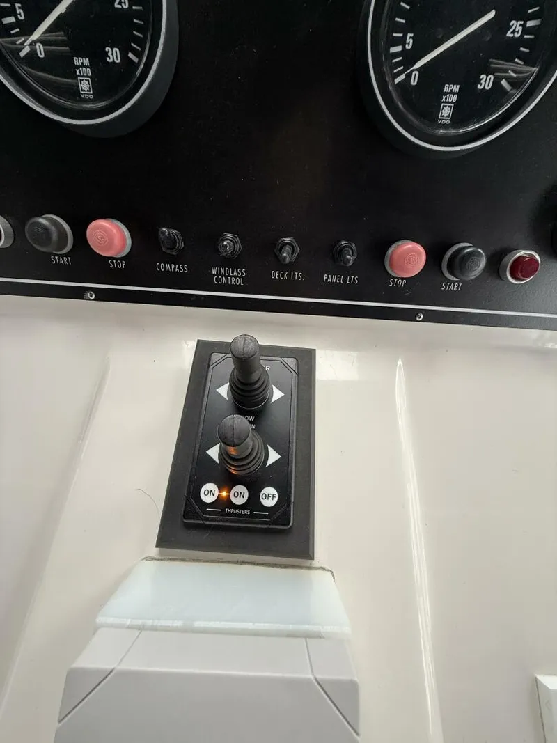 Slide: The Image of Ocean Alexander 486 1995 - 5692486