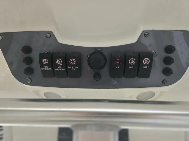 Slide: The Image of Robalo R300 2008 - 5688620