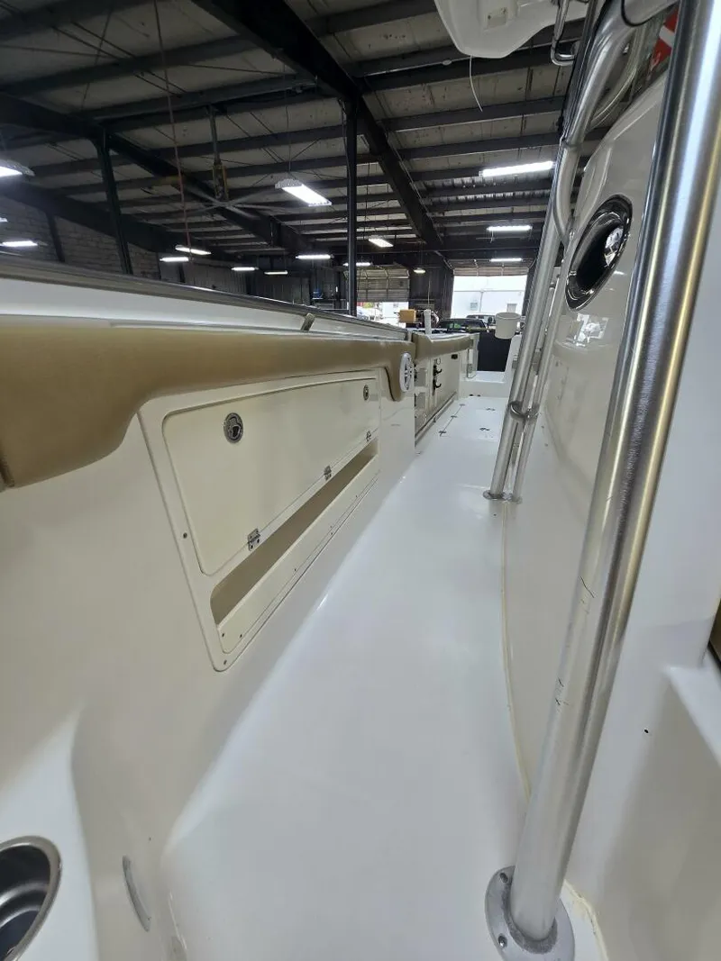 Slide: The Image of Robalo R300 2008 - 5688624