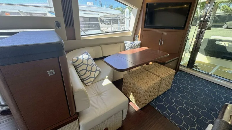 Slide: The Image of Sea Ray 510 Fly 'Bateau d’Amis' - Salon - 5690691