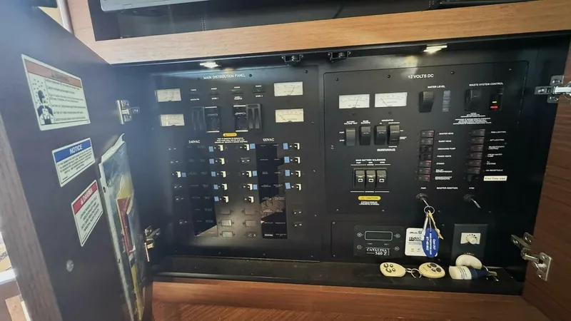 Slide: The Image of Sea Ray 510 Fly 'Bateau d’Amis' - Control Panel - 5690693