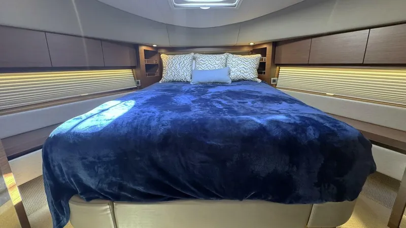 Slide: The Image of Sea Ray 510 Fly 'Bateau d’Amis' - Guest VIP Stateroom - 5690695