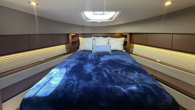 Slide: The Image of Sea Ray 510 Fly 'Bateau d’Amis' - Guest VIP Stateroom - 5690696