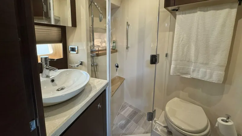 Slide: The Image of Sea Ray 510 Fly 'Bateau d’Amis' - Guest Head - 5690701