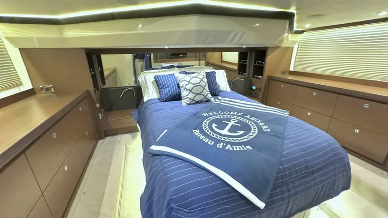 Slide: The Image of 2016 Sea Ray 510 Fly 'Bateau d’Amis' - Master Stateroom - 5690679