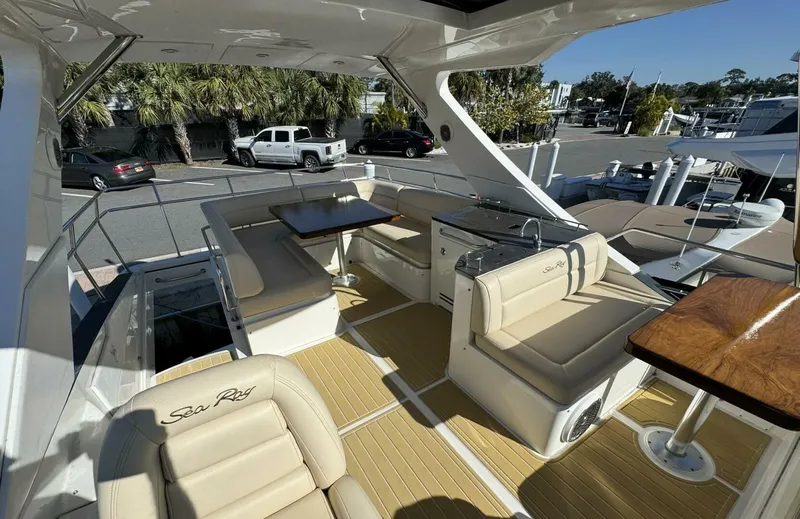 Slide: The Image of 2016 Sea Ray 510 Fly 'Bateau d’Amis' - Flybridge - 5865728