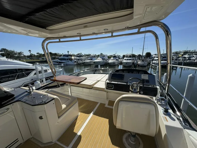 Slide: The Image of 2016 Sea Ray 510 Fly 'Bateau d’Amis' - Flybridge - 5865734
