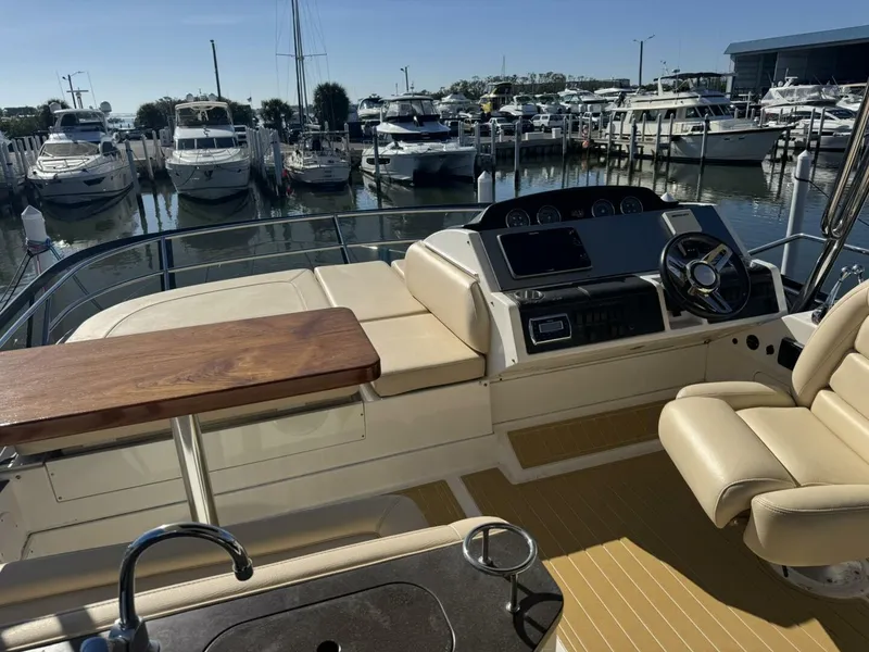 Slide: The Image of 2016 Sea Ray 510 Fly 'Bateau d’Amis' - Flybridge - 5865735