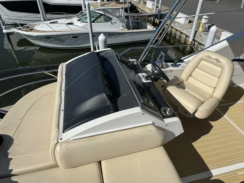 Slide: The Image of 2016 Sea Ray 510 Fly 'Bateau d’Amis' - Flybridge Helm - 5865721