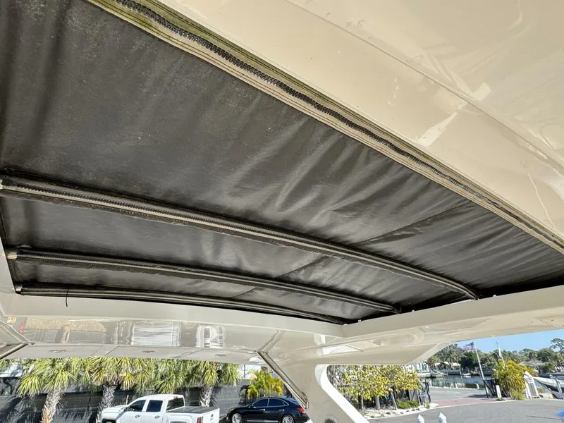 Slide: The Image of 2016 Sea Ray 510 Fly 'Bateau d’Amis' - Flybridge Helm Top - 5865719