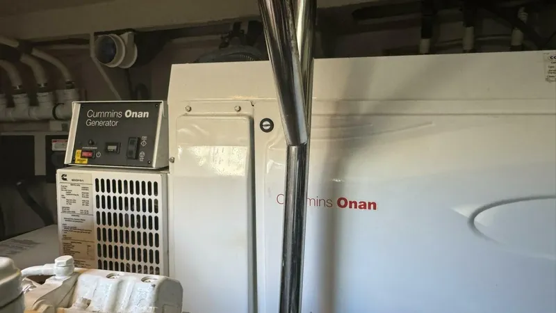 Slide: The Image of 2016 Sea Ray 510 Fly 'Bateau d’Amis' - Generator - 5690152