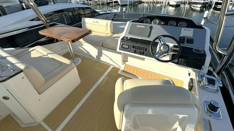 Slide: The Image of 2016 Sea Ray 510 Fly 'Bateau d’Amis' - Flybridge - 5690678