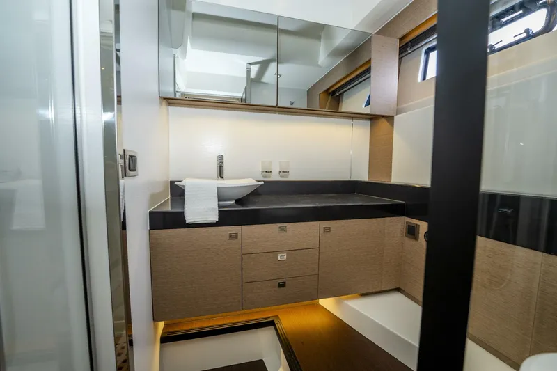 Slide: The Image of Prestige 560 2018 - 5721227