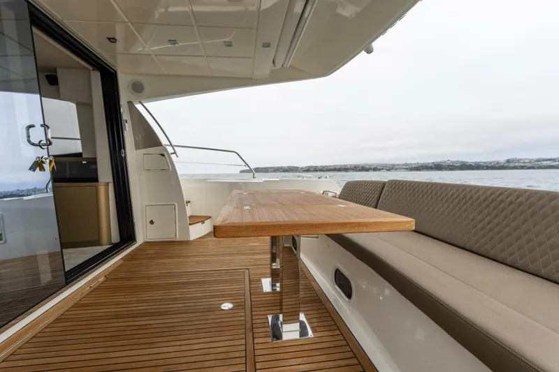 Slide: The Image of Prestige 560 2018 - 5721270