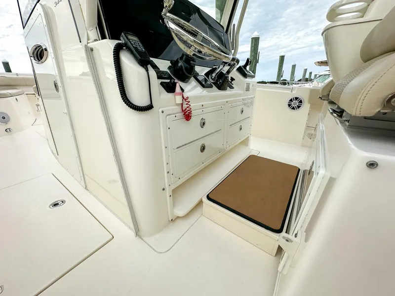 Slide: The Image of Cobia 344 CC 2015 - 5690452