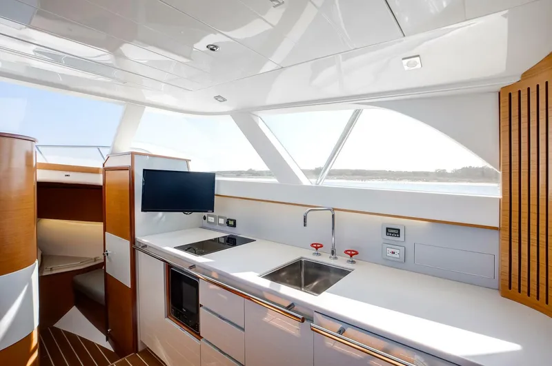 Slide: The Image of Bertram 35 Flybridge Sportfish 2018 - 5690504