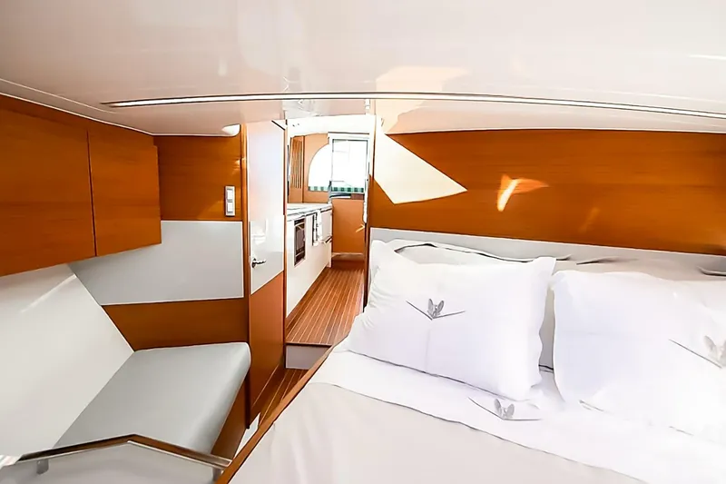 Slide: The Image of Bertram 35 Flybridge Sportfish 2018 - 5690507