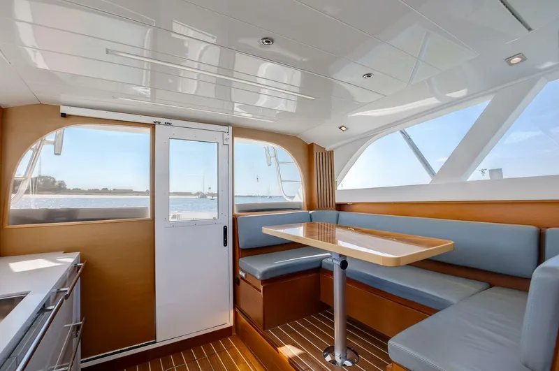 Slide: The Image of Bertram 35 Flybridge Sportfish 2018 - 5690501