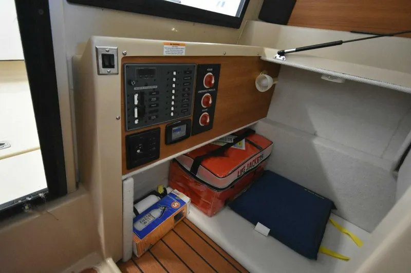 Slide: The Image of Ranger Tug R-23 LE 2018 - 5691905