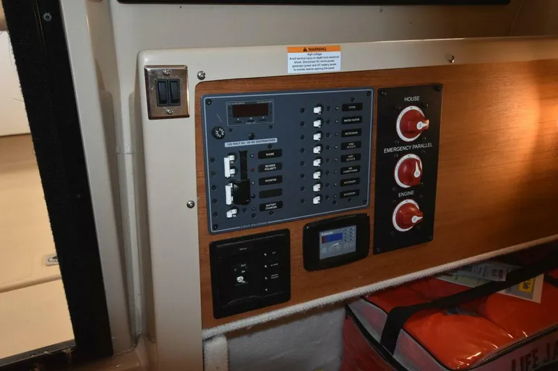 Slide: The Image of Ranger Tug R-23 LE 2018 - 5691939