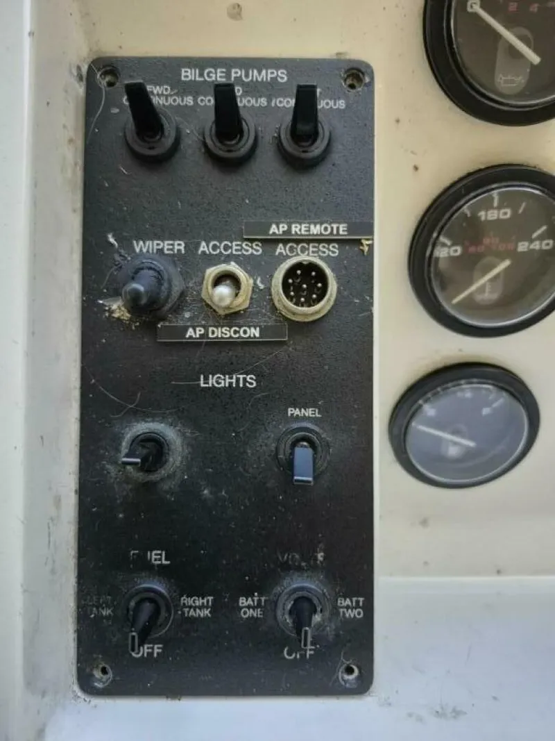 Slide: The Image of Carver Yachts 36 1991 - 5692015