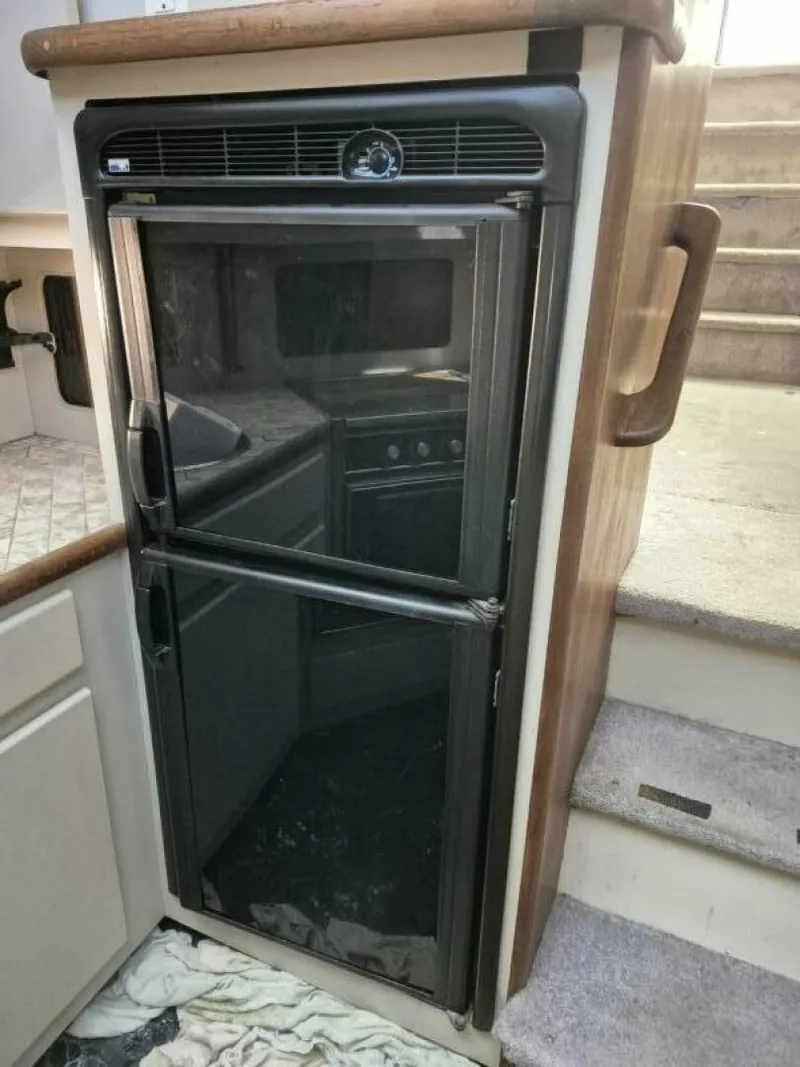 Slide: The Image of Carver Yachts 36 1991 - 5692023