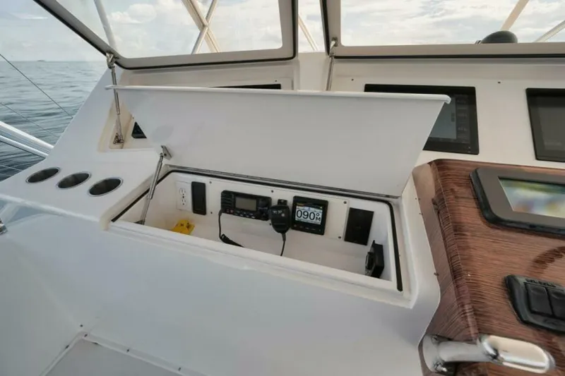 Slide: The Image of 61 Viking The Good Life- Electronics 2005 Viking 61 The Good Life  - 5692286