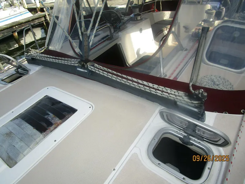 Slide: The Image of 37' Hunter traveler1 - 5692583