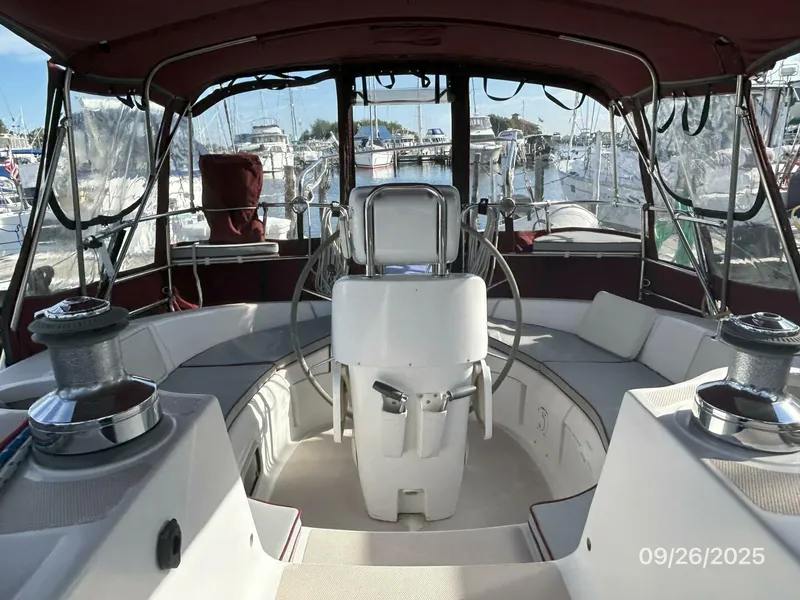 Slide: The Image of 37' Hunter cockpit aft - 5692518