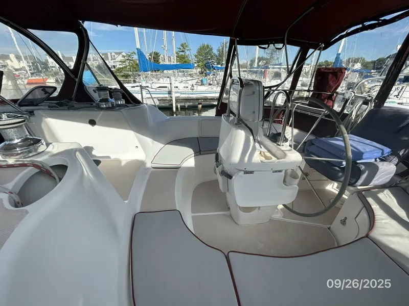 Slide: The Image of 37' Hunter cockpit starboard - 5692523