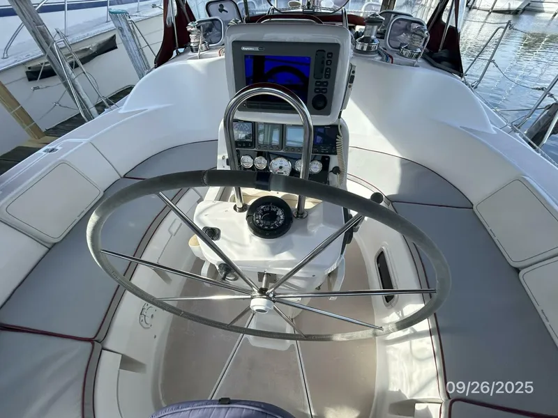 Slide: The Image of 37' Hunter cockpit helm2 - 5692520