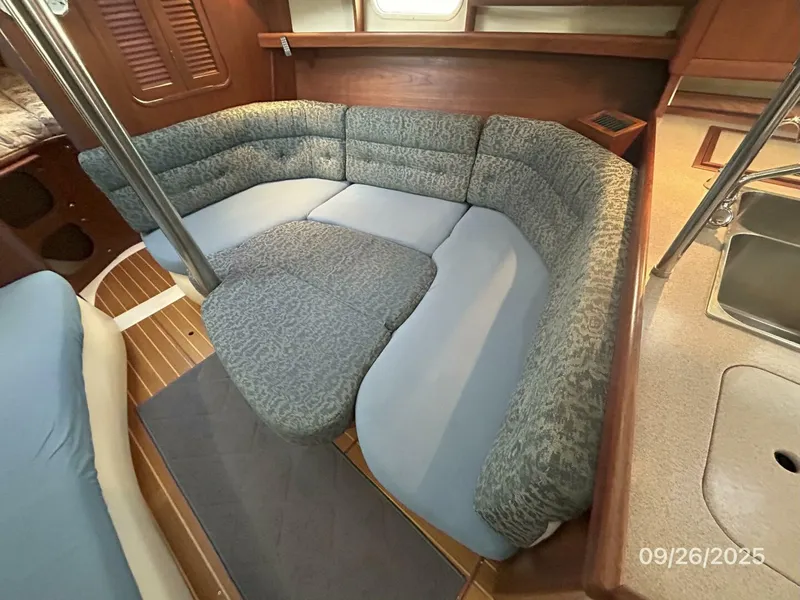 Slide: The Image of 37' Hunter salon starboard berth1 - 5692570