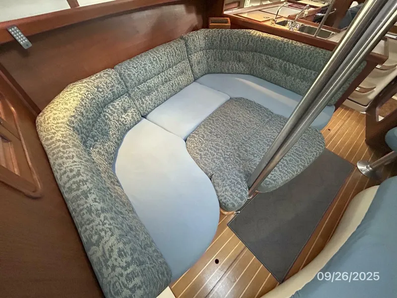 Slide: The Image of 37' Hunter salon starboard berth2 - 5692571