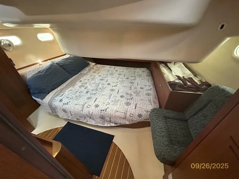 Slide: The Image of 37' Hunter master stateroom1 - 5692548