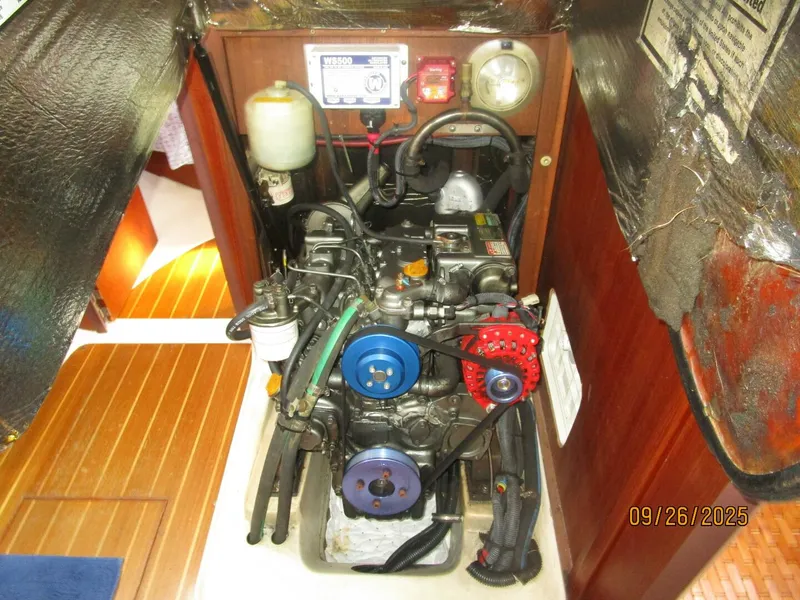 Slide: The Image of 37' Hunter auxiliary access1 - 5692512